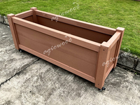 Planter a ne kɛse yɛ nsateakwaa 60 a ɛwɔ casters .