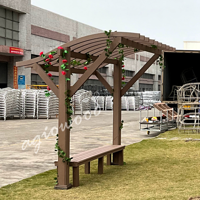 Pergola iddoo biqiltuu teessoo waliin .