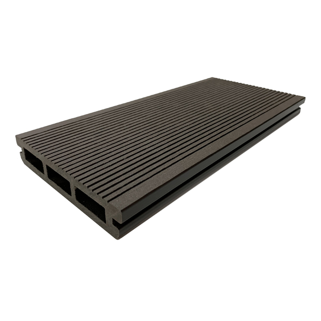 Naandur iti pannakarunaw a balkonahe a decking board (C) . 