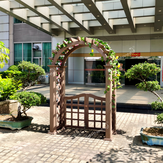 Arch Pergola nga may gate .